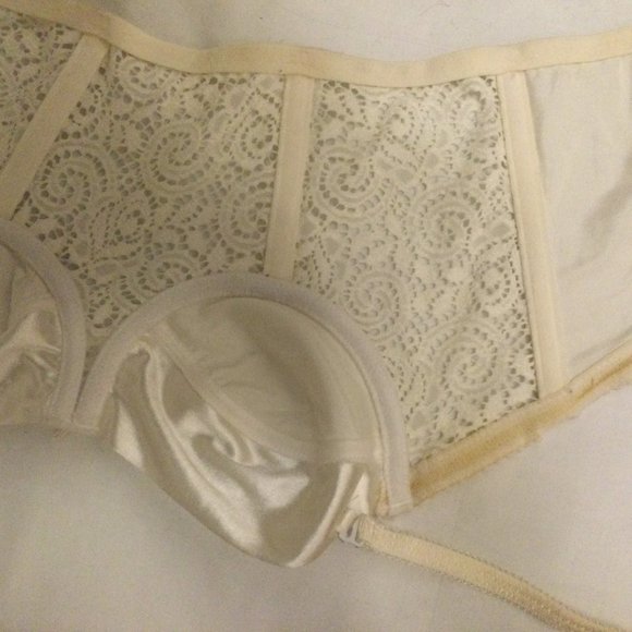 WHITE SATIN AND LACE BUSTIER - Picture 5 of 7